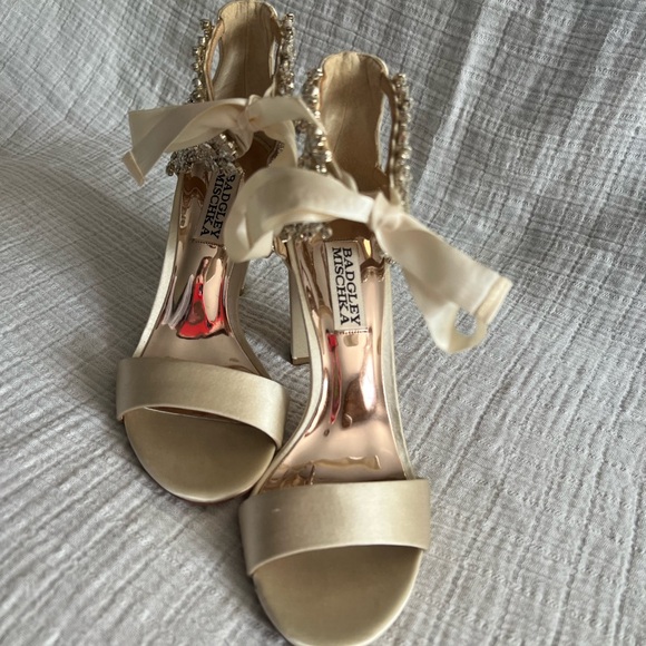 BADGLEY MISCHKA heals - Picture 2 of 6